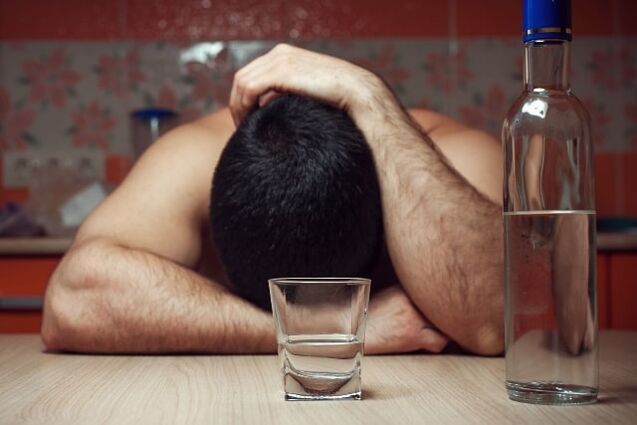 Férfi alkoholizmus, amely végzetes következményekkel jár a szervezet számára