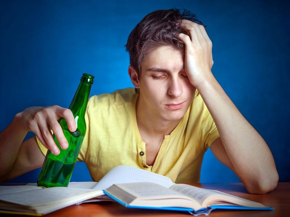 fáradt diák sörrel, hogyan lehet abbahagyni az ivást