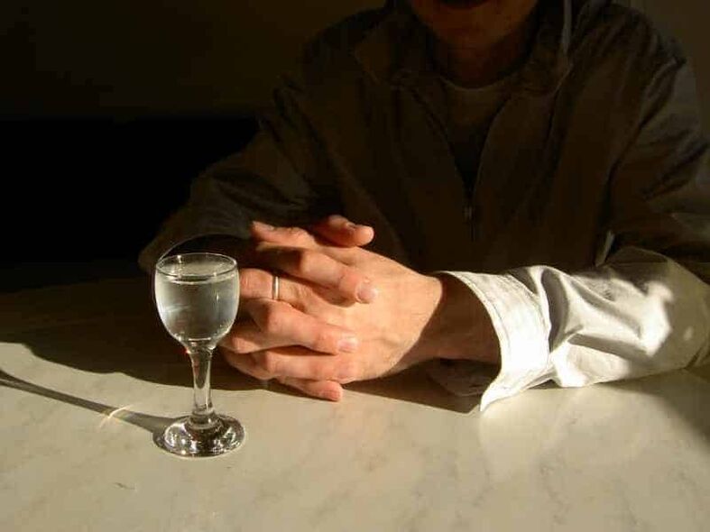 Ha naponta akár kis adag erős alkoholt iszik, az emberben alkoholfüggőség alakul ki