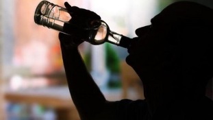 az alkoholizmus első jelei és tünetei